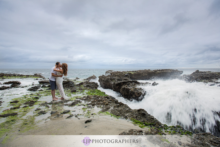 01-victoria-beach-engagement-photos
