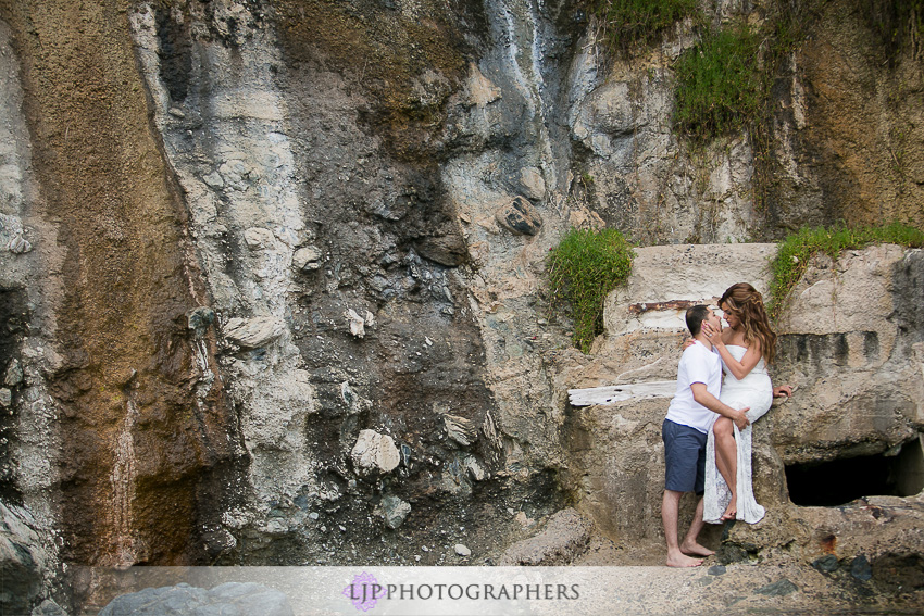 05-victoria-beach-engagement-photos