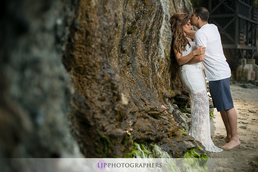 06-victoria-beach-engagement-photos