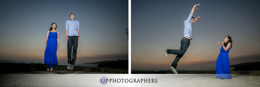 08-fun-engagement-beach-photos