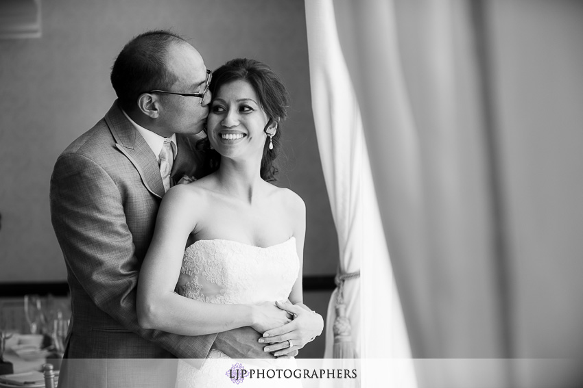 17-hilton-waterfront-huntington-beachw-wedding-photographer