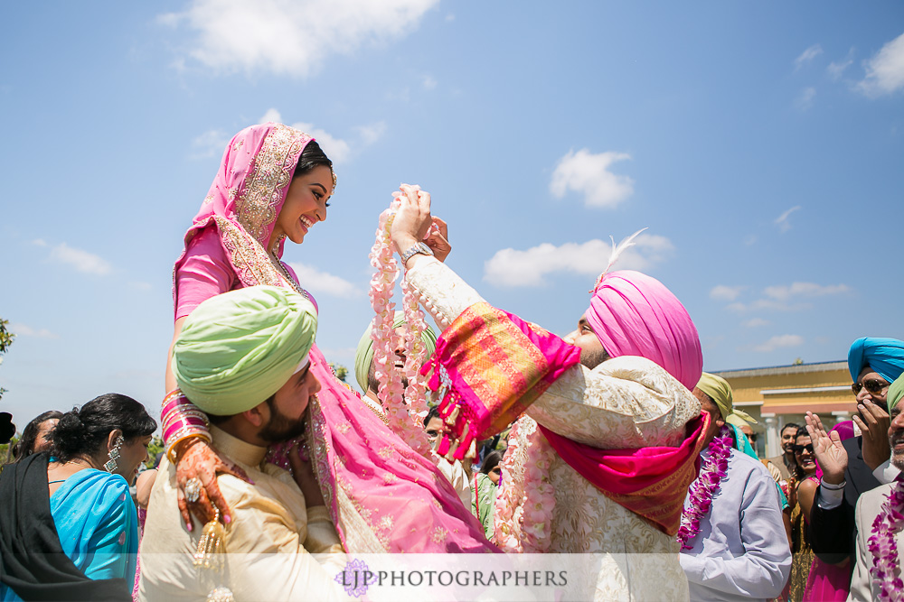 23-the-julia-morgan-ballroom-san-francisco-indian-wedding-photographer-baraat-wedding-ceremony-photos