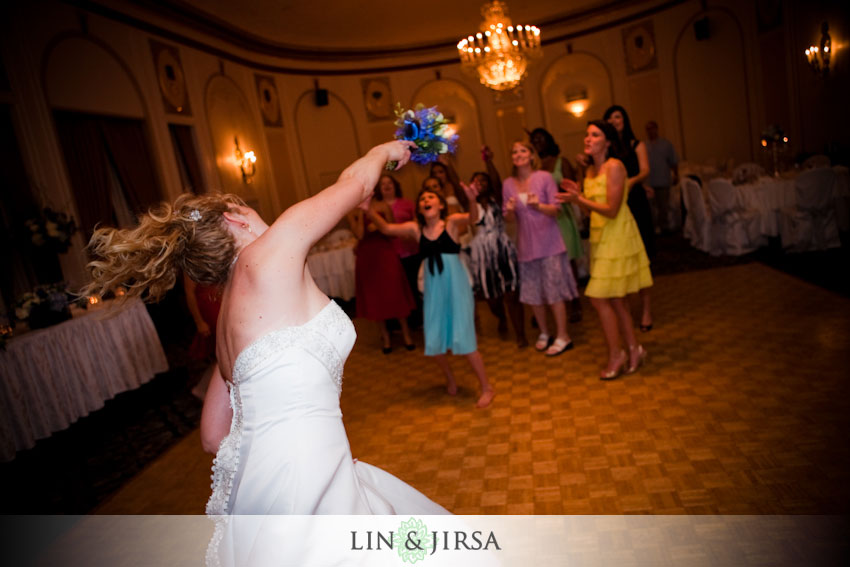 marines-memorial-hotel-san-francisco-bouquet-toss