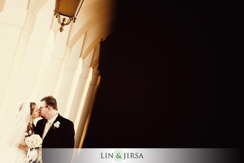 pasadenacityhallwedding The pillars and walls in the city hall create