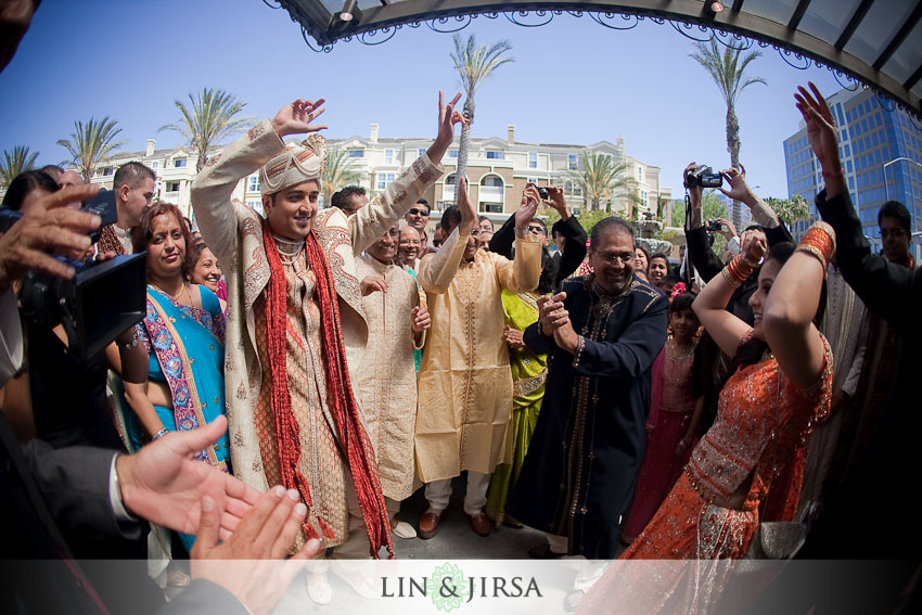 01-doubletree-hotel-santa-ana-wedding-ceremony 01-doubletree-hotel-santa-ana-wedding-ceremony