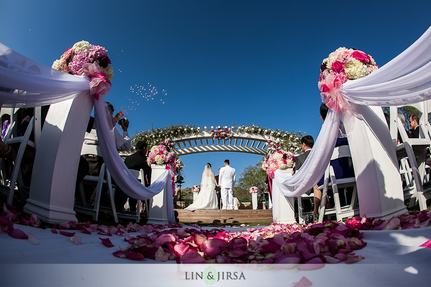 black-and-gold-golf-club-wedding-photographer