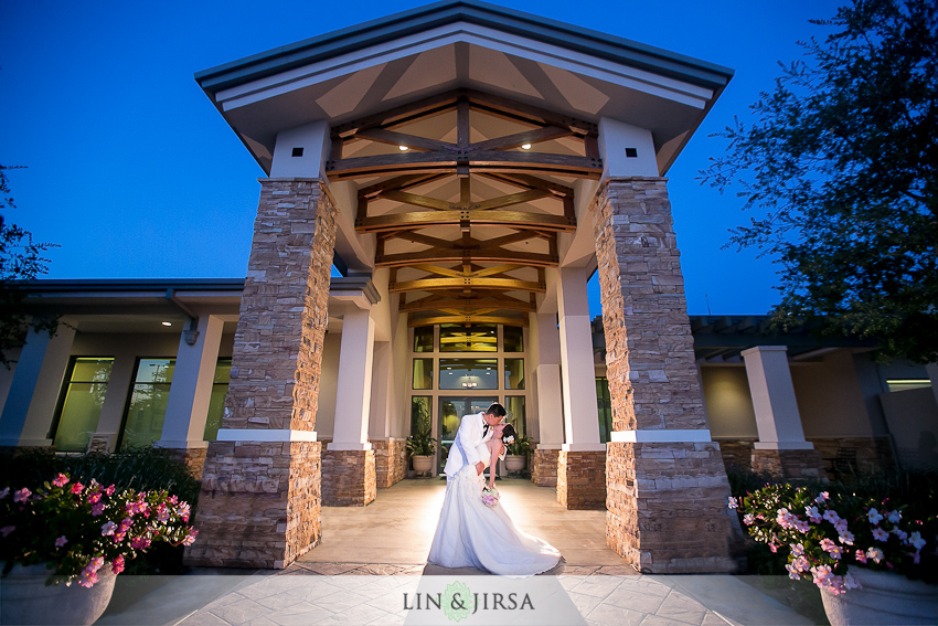 black-and-gold-golf-club-wedding-photographer