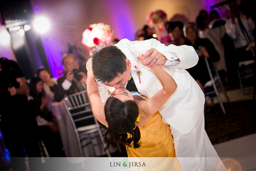 black-and-gold-golf-club-wedding-photographer