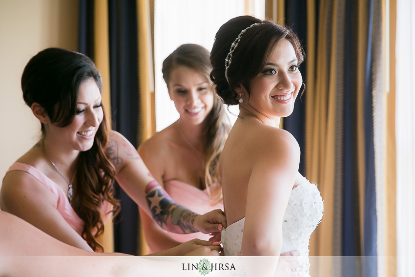 03-gorgeous-daytime-getting-ready-wedding-photos