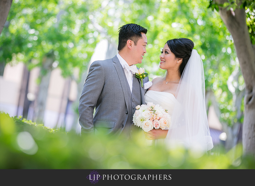 09-avenue-of-the-arts-wyndham-hotel-wedding-photographer