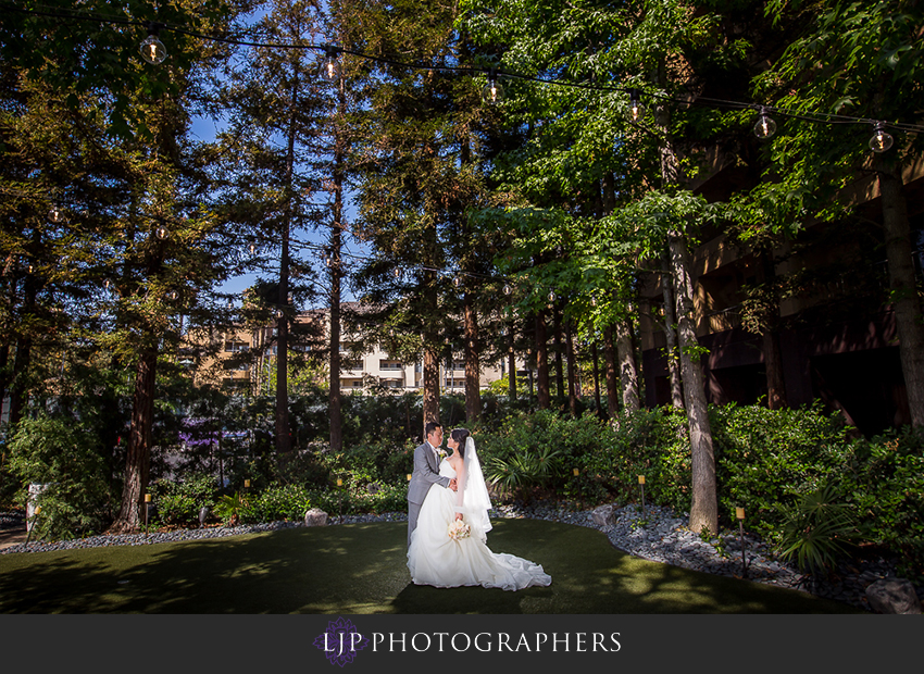 19-avenue-of-the-arts-wyndham-hotel-wedding-photographer