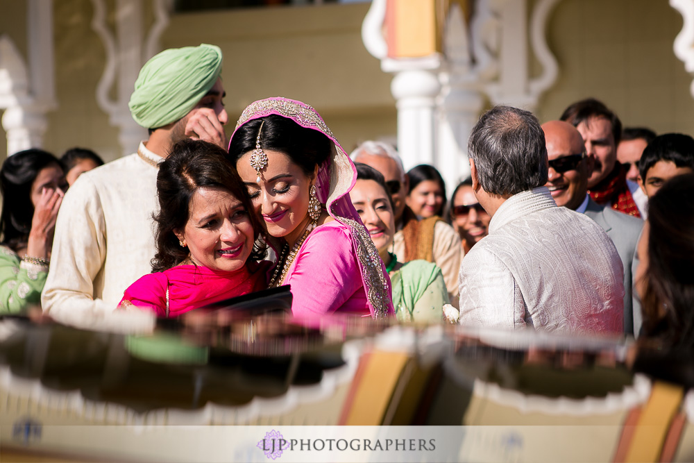 33-the-julia-morgan-ballroom-san-francisco-indian-wedding-photographer-baraat-wedding-ceremony-photos