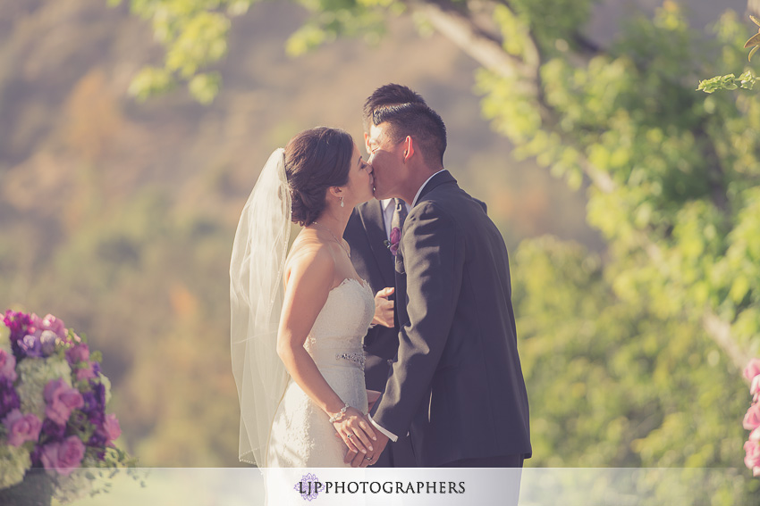 17-mountain-gate-country-club-wedding-photographer-wedding-rings