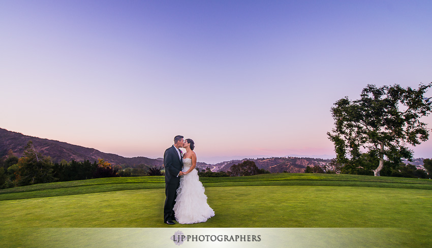 20-mountain-gate-country-club-wedding-photographer-wedding-rings