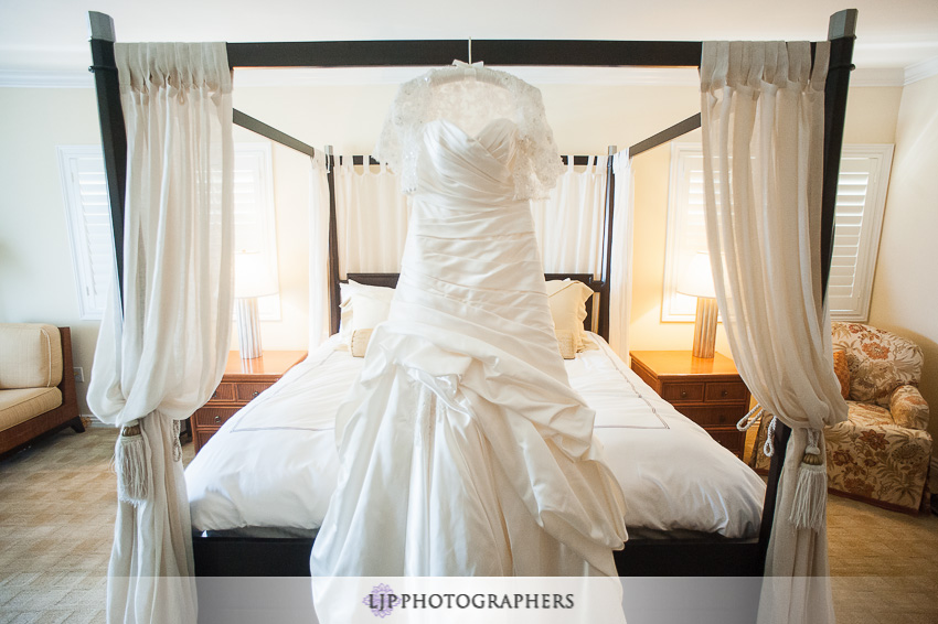 02-mission-basilica-san-juan-capistrano-wedding-photographer-wedding-dress