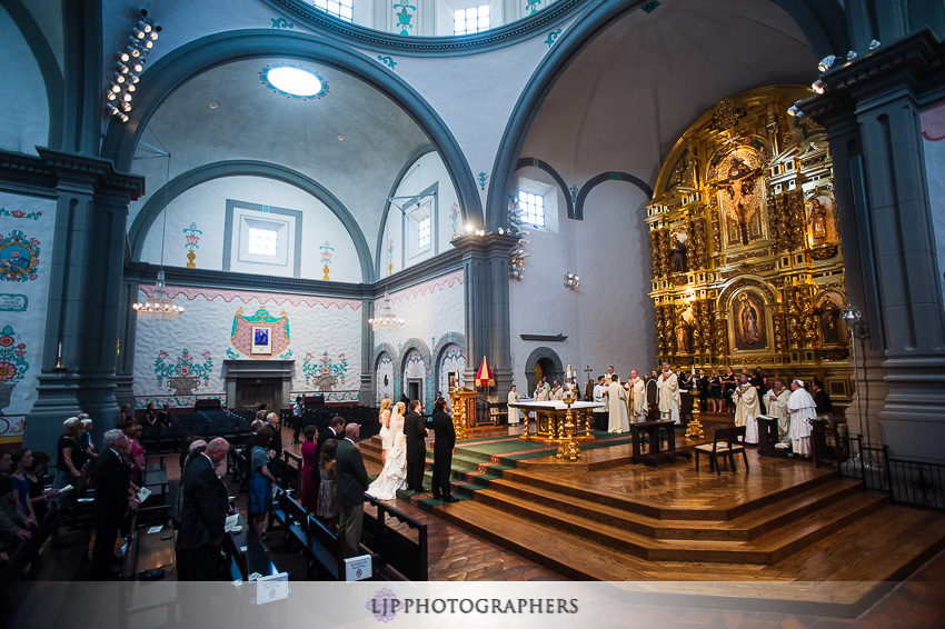 04-mission-basilica-san-juan-capistrano-wedding-photographer-wedding-dress