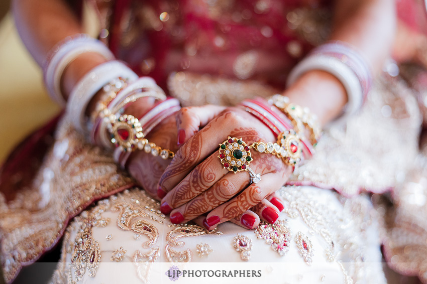 05-hyatt-huntington-beach-indian-wedding-photographer-mandap