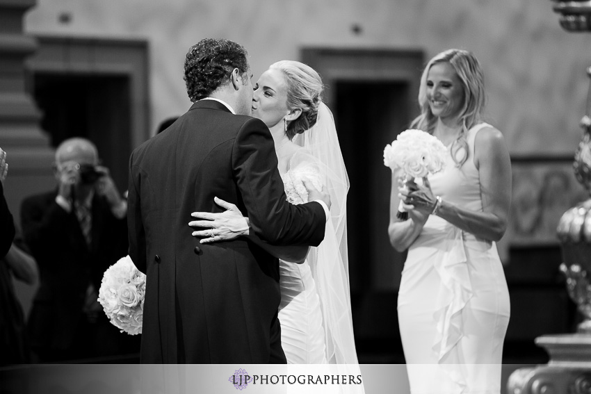07-mission-basilica-san-juan-capistrano-wedding-photographer-wedding-dress
