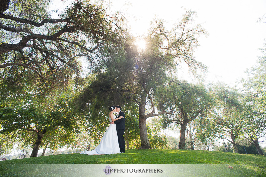 07-summit-house-fullerton-wedding-photographer-wedding-bouquet