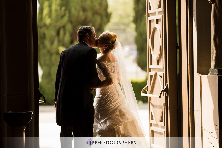 09-mission-basilica-san-juan-capistrano-wedding-photographer-wedding-dress