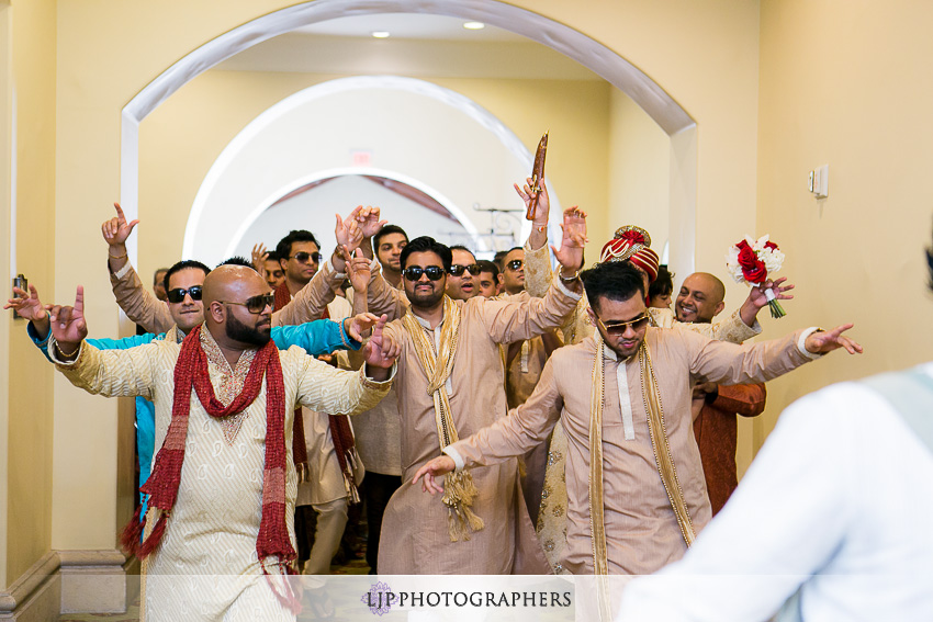 10-hyatt-huntington-beach-indian-wedding-photographer-mandap
