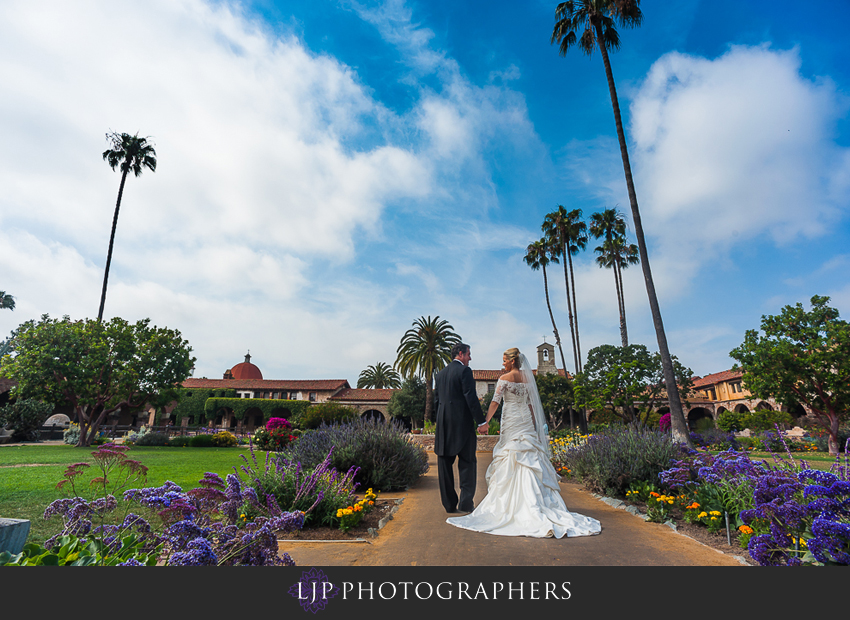 10-mission-basilica-san-juan-capistrano-wedding-photographer-wedding-dress