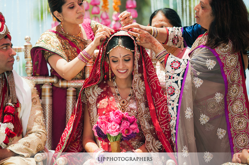 11-hyatt-huntington-beach-indian-wedding-photographer-mandap