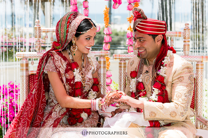 13-hyatt-huntington-beach-indian-wedding-photographer-mandap