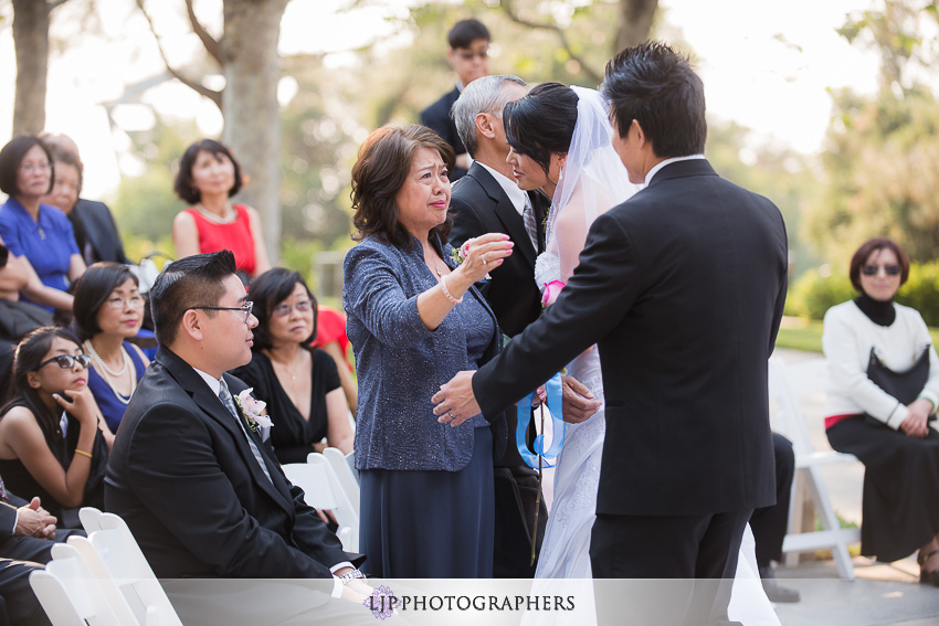 13-summit-house-fullerton-wedding-photographer-wedding-bouquet