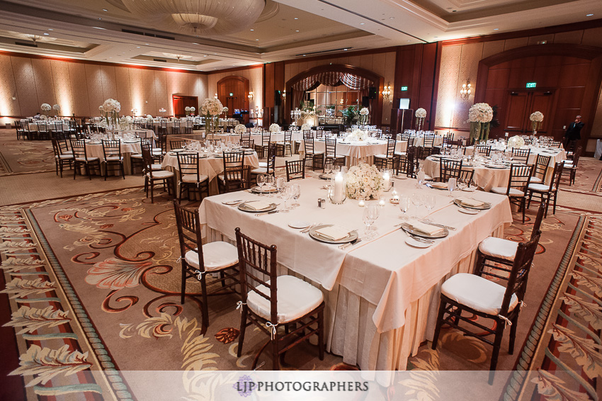 14-mission-basilica-san-juan-capistrano-wedding-photographer-wedding-dress