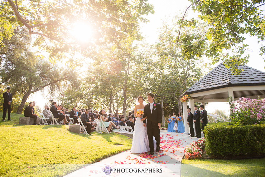 14-summit-house-fullerton-wedding-photographer-wedding-bouquet