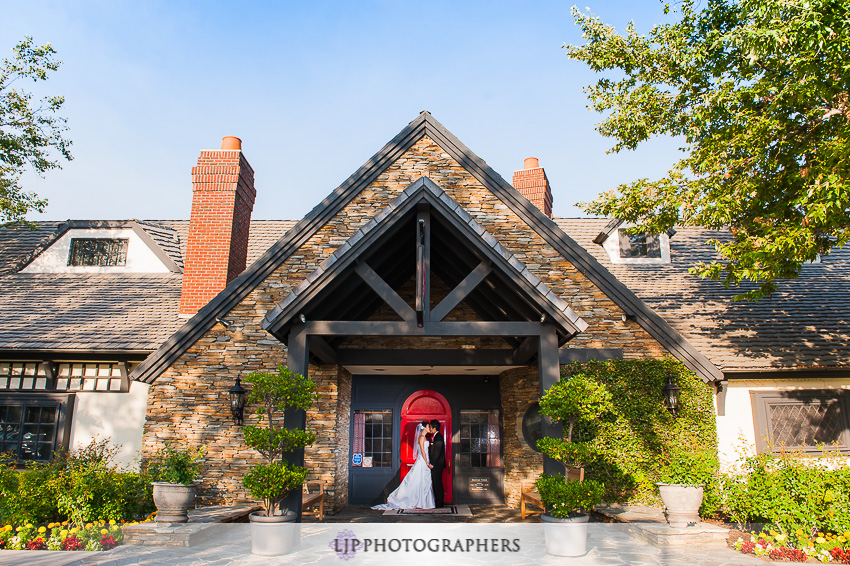 15-summit-house-fullerton-wedding-photographer-wedding-bouquet