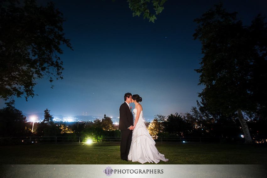 24-summit-house-fullerton-wedding-photographer-wedding-bouquet