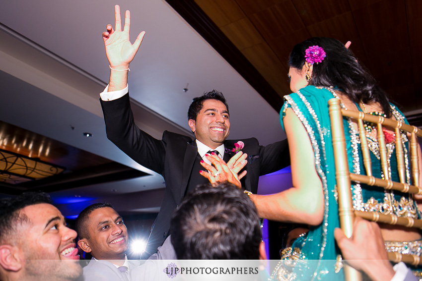 28-hyatt-huntington-beach-indian-wedding-photographer-mandap