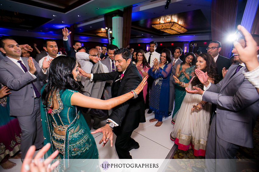 30-hyatt-huntington-beach-indian-wedding-photographer-mandap