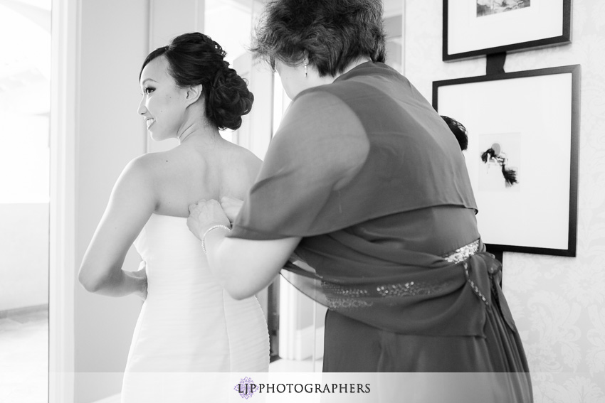 02-serra-plaza-san-juan-capistrano-wedding-photographer-bride-getting-ready