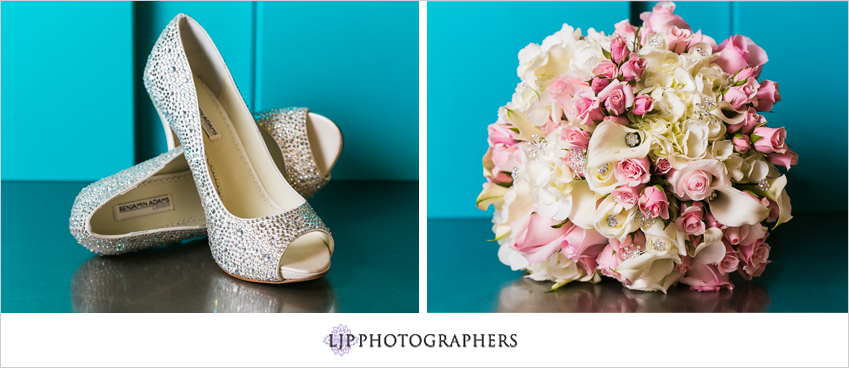 02-seven-degrees-wedding-photographer-wedding-bouquet