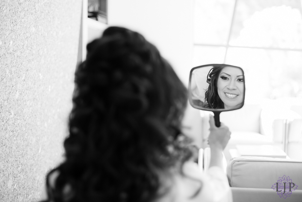 03-seven-degrees-wedding-photographer-bride-getting-ready