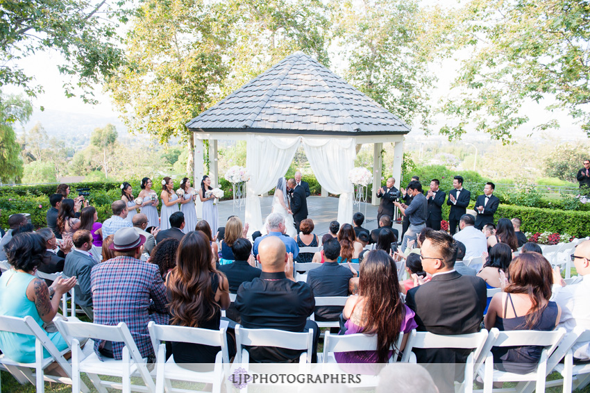 11-summit-house-fullerton-wedding-photographer-wedding-ceremony
