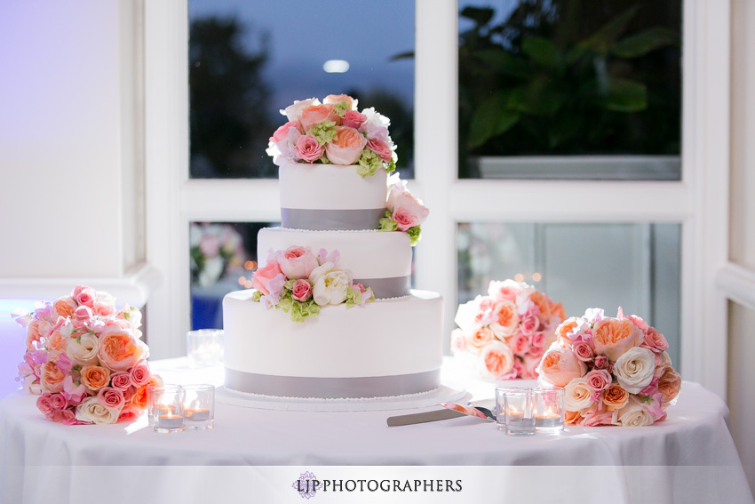 15-summit-fullerton-wedding-photographer-wedding-cake