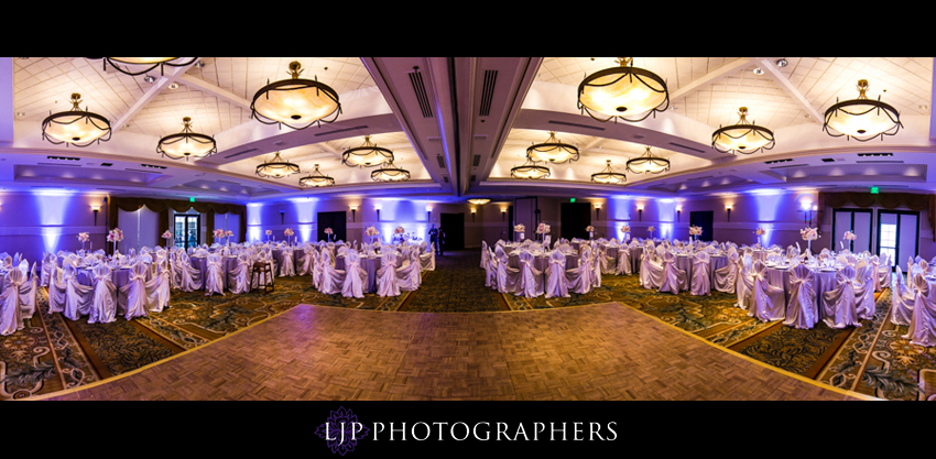 20-crossline-community-church-wedding-photographer-wedding-reception-decor