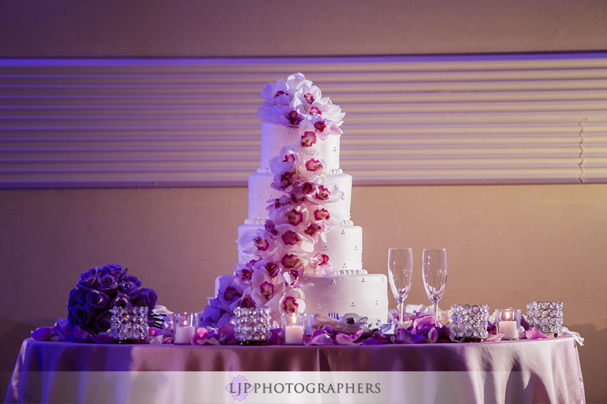 21-crossline-community-church-wedding-photographer-wedding-cake