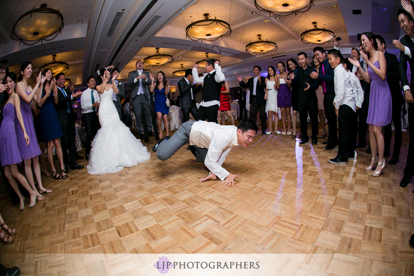 29-crossline-community-church-wedding-photographer-dancing