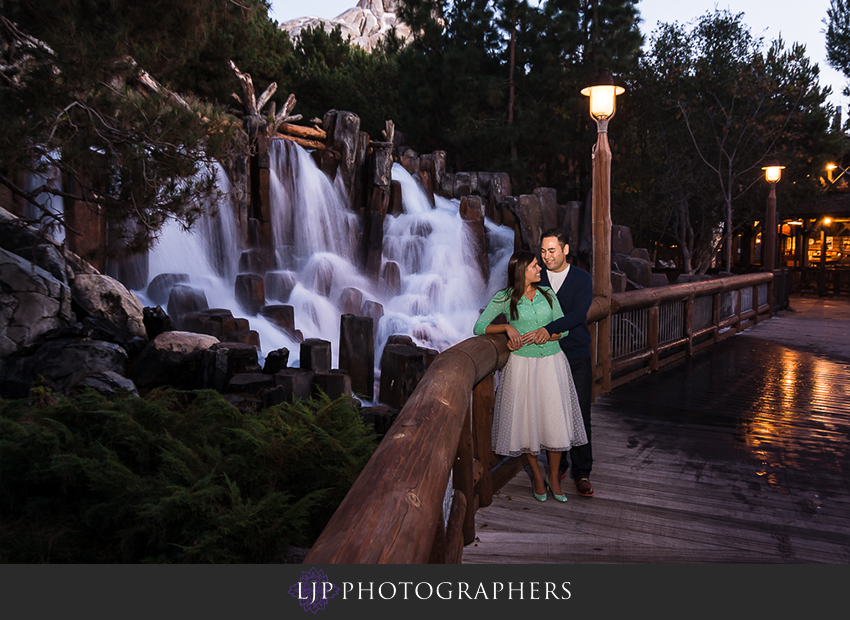 04-magical-engagement-session-pictures