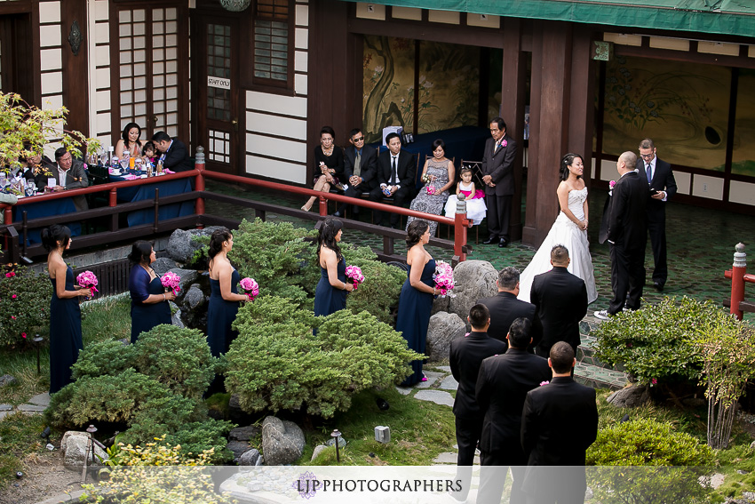 17-yamashiro-restaurant-hollywood-wedding-photographer
