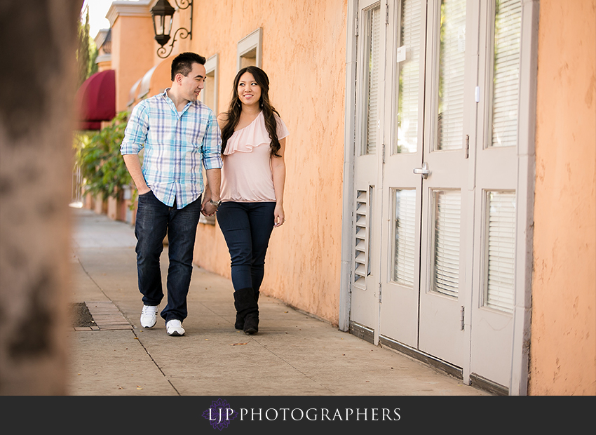 01-fun-laguna-beach-engagement-photos