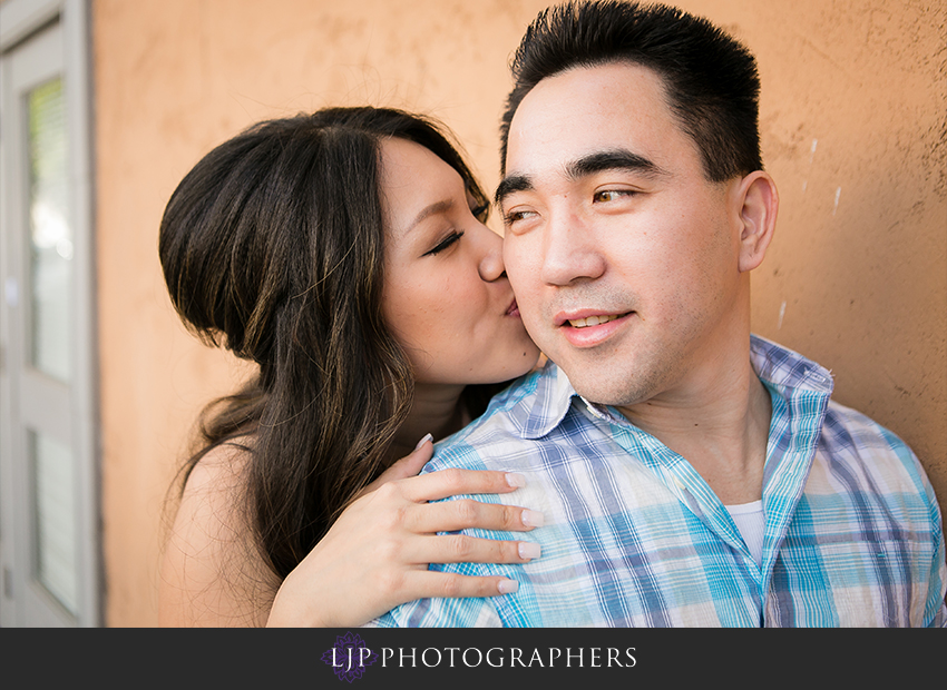 02-fun-laguna-beach-engagement-photos