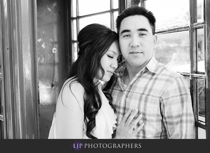 03-fun-laguna-beach-engagement-photos