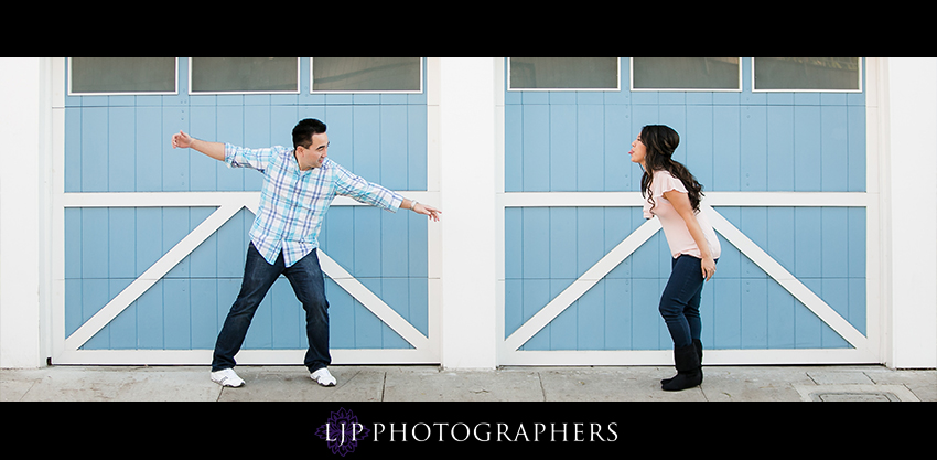 04-fun-laguna-beach-engagement-photos