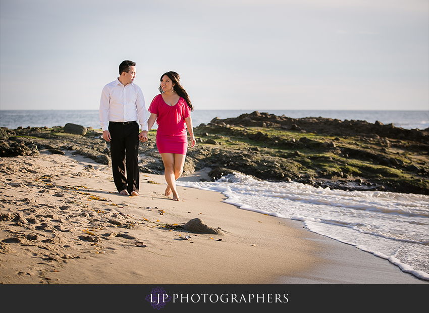 06-fun-laguna-beach-engagement-photos